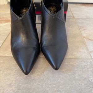 Vince Camuto Kaparine Black Leather Booties Size 10